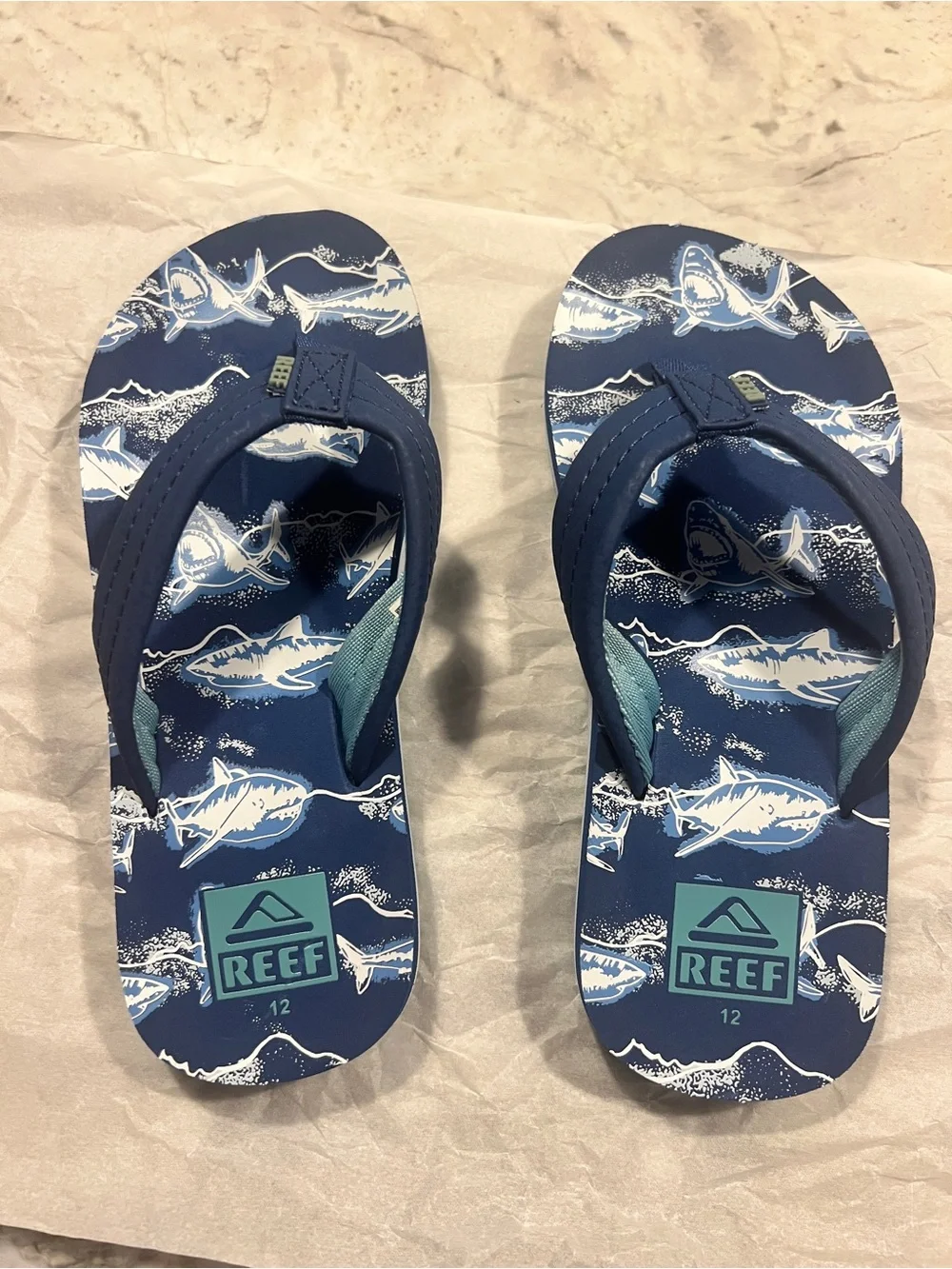 Boys NWOT REEF shark print sandals size 12